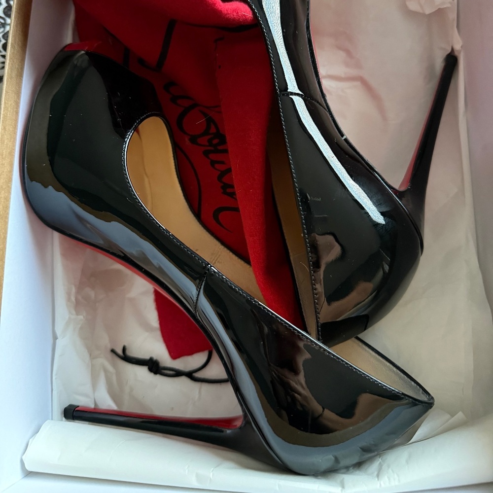 Size 35.5 New Very Prive Patent Heels - Authentic